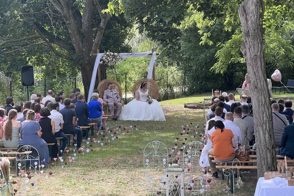 Cérémonie dans le parc