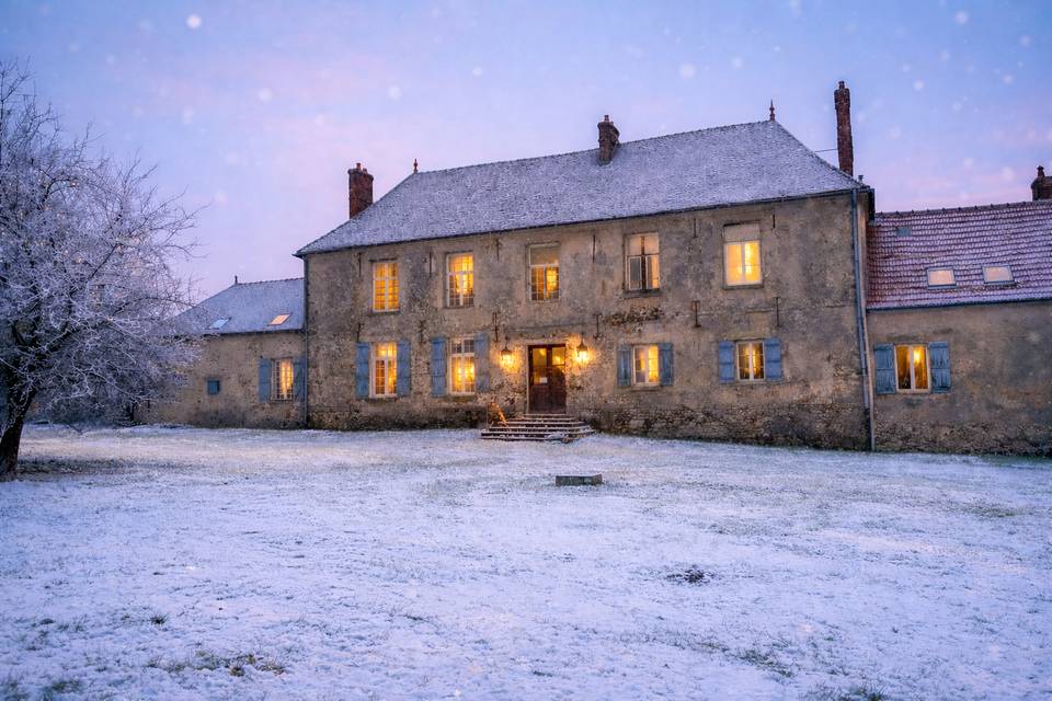 Maison sous la neige