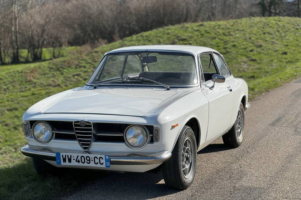 Alfa-Roméo Giulia Coupe