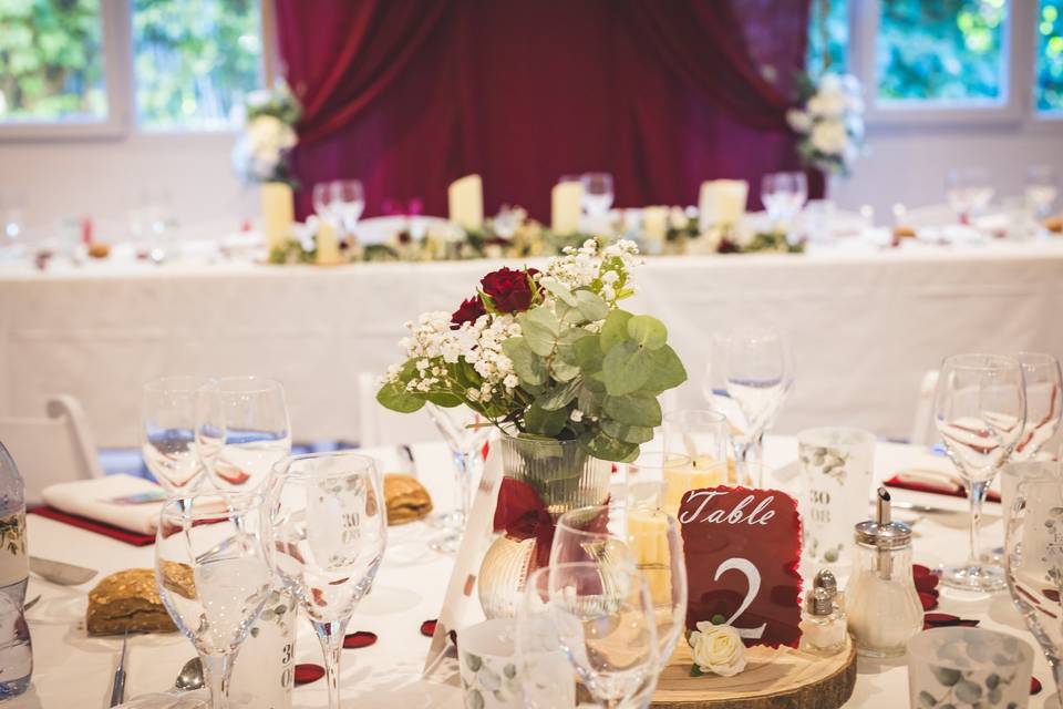 Mariage F&M blanc et bordeaux