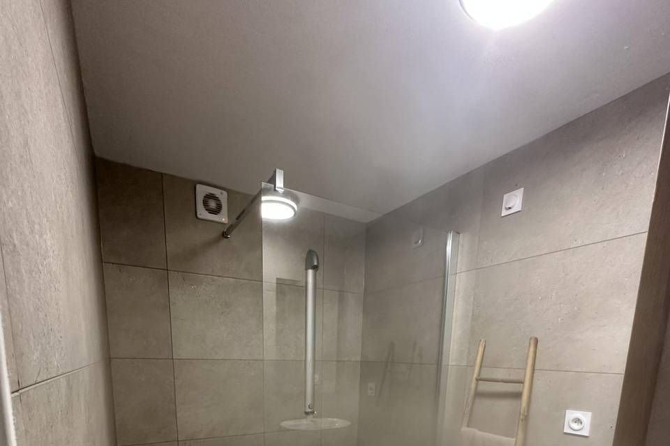 salle de bain salle (3x)