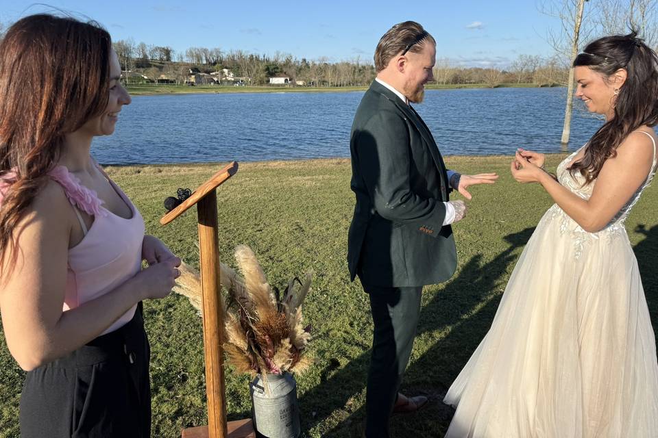 Cérémonie laïque au lac