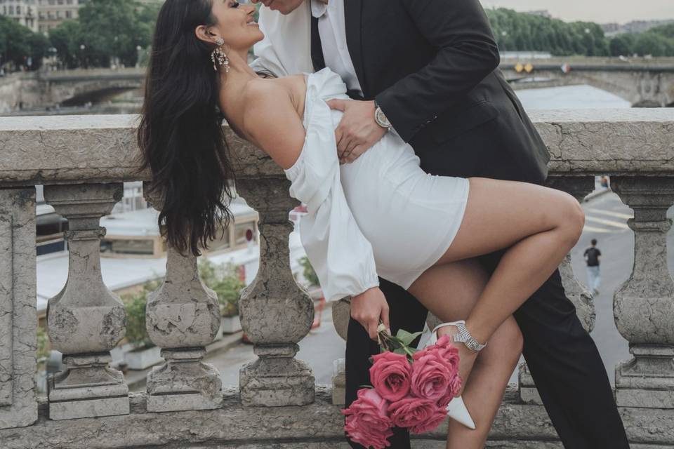 Couple de futurs mariés Paris