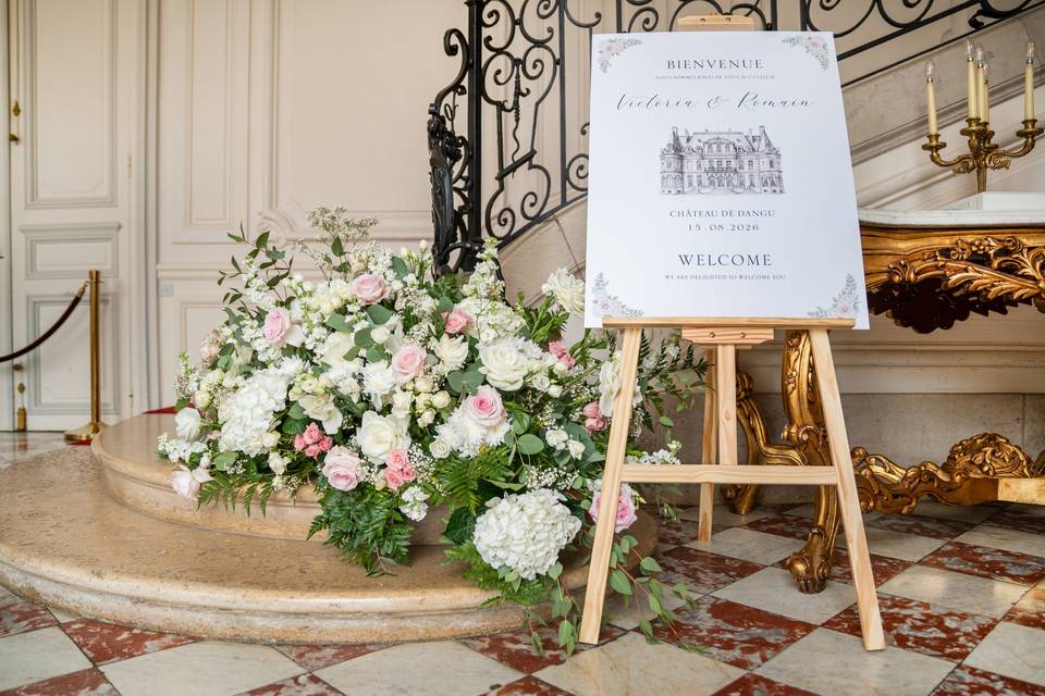 Entrée salon chevalet fleurs