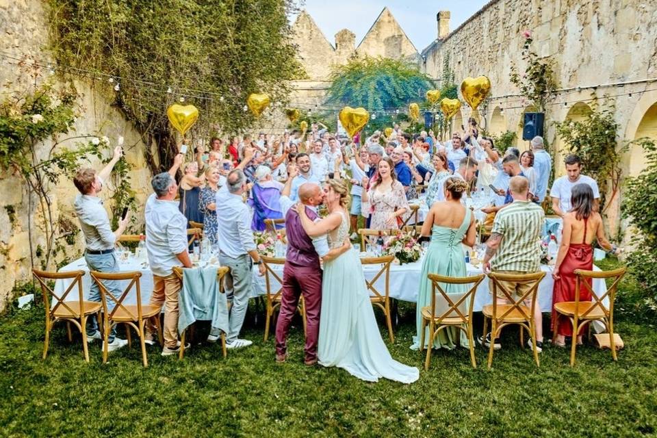 Repas dans le Cloître