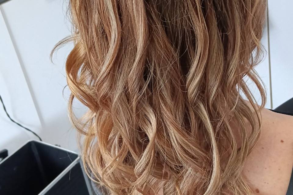 Wavy petite attache