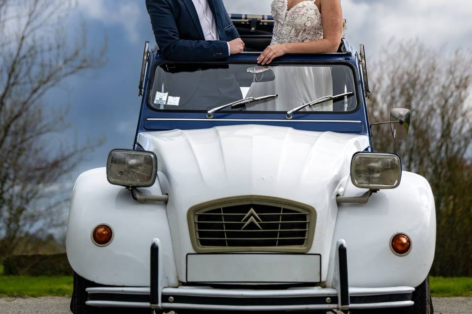 Un bouquet, une 2CV