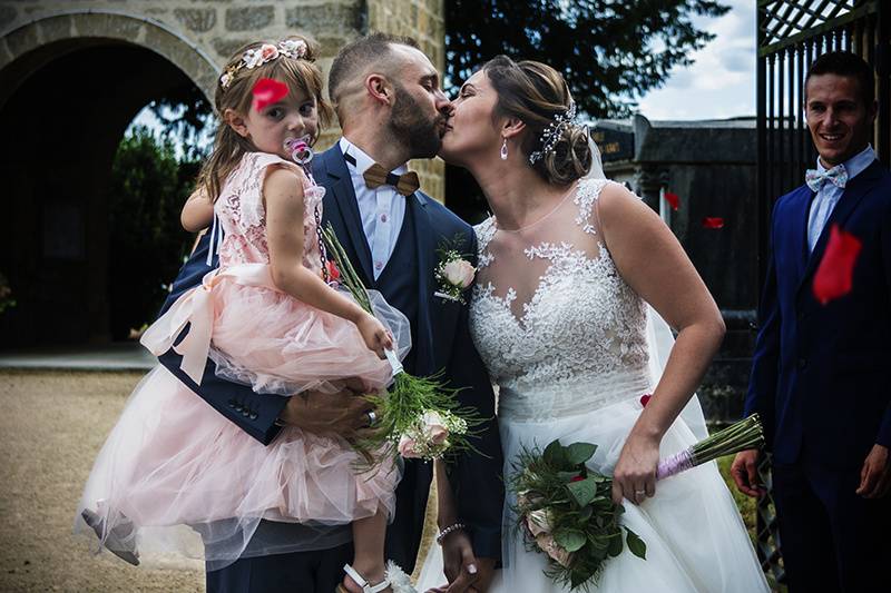 Baiser devant l'Eglise
