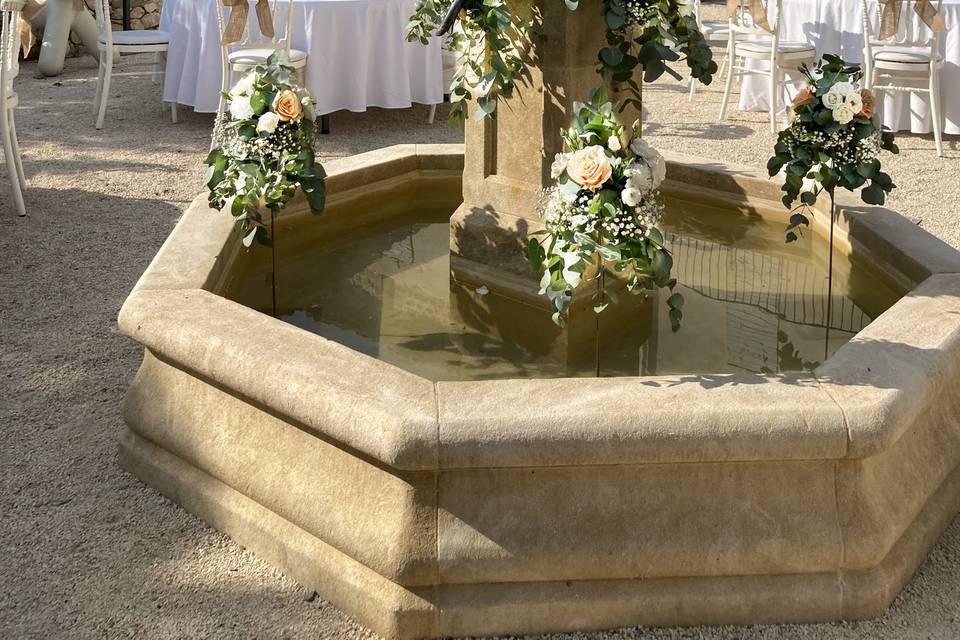 La fontaine en fleurs