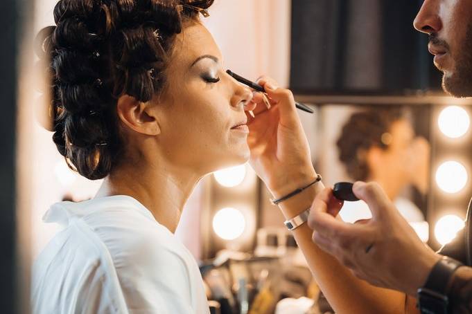 Zone de la tête  Cours de coiffure, Coiffure, Maquillage