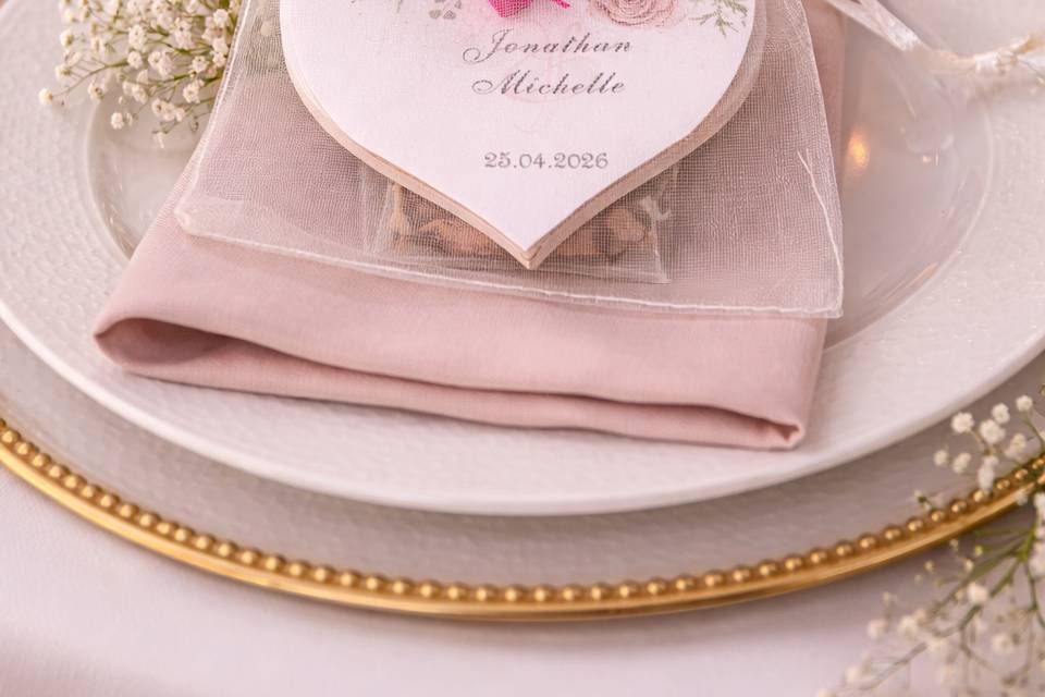 Coeur en bois graines fleurs à