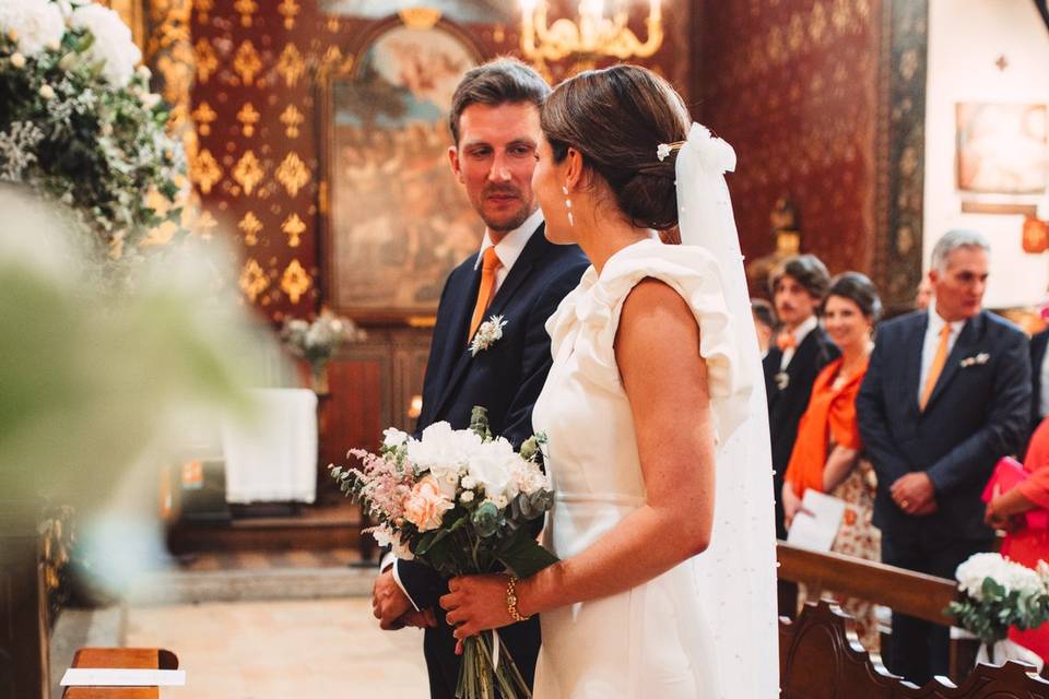 Bouquet de mariée blanc église