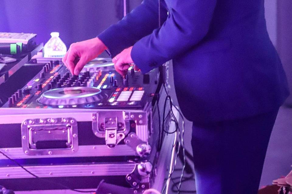 Dj aux platines