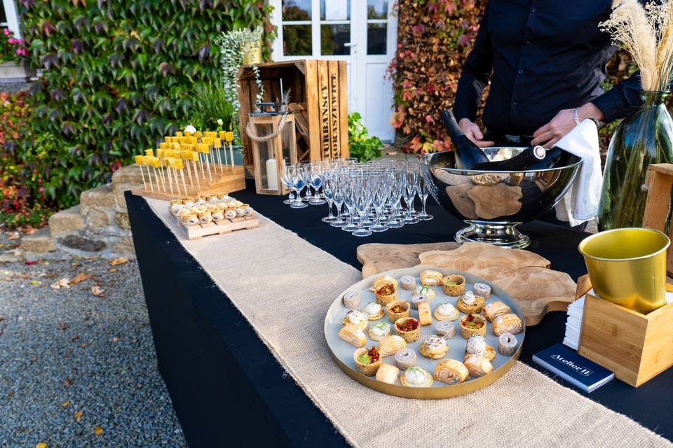 Camarero con pinchos