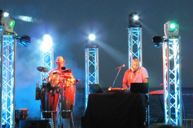 Dj et live percussions