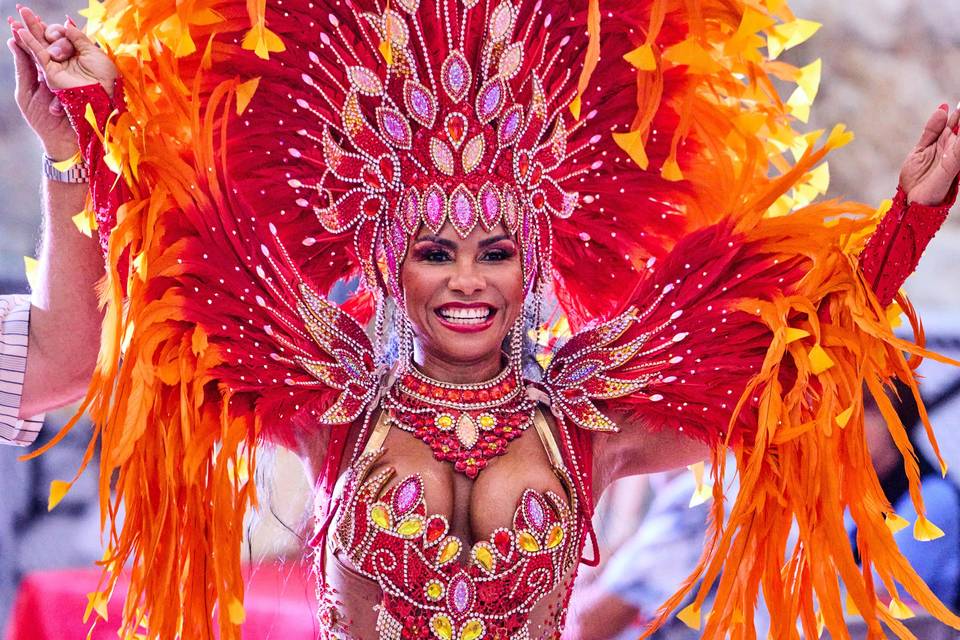 Danseuse orientale et percu