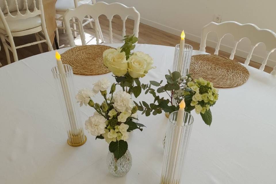Bouquet et bougeoirs