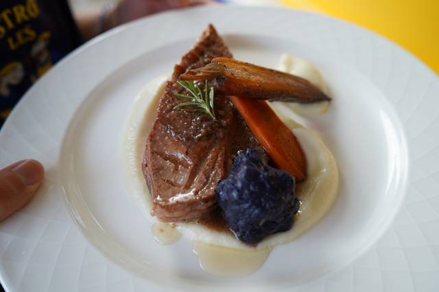 Magret, légumes et purée