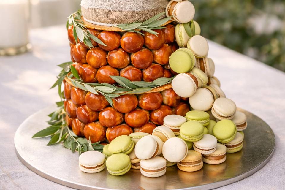 Pièce montée, macarons