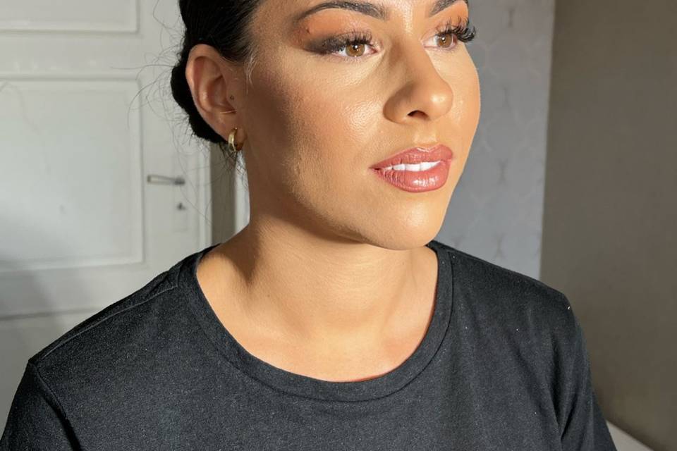 Glowy makeup