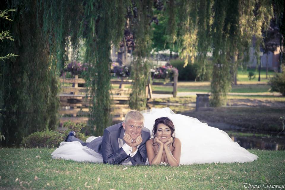 Posée dans l'herbe