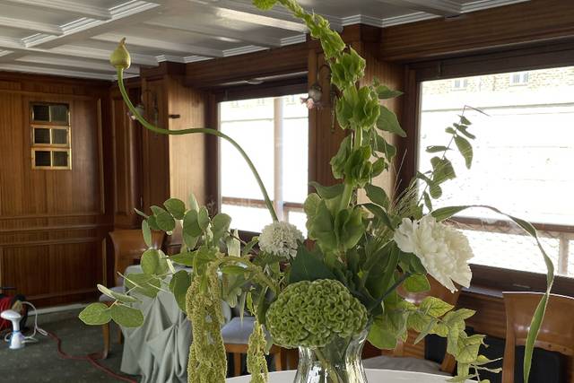 Bouquet mange debout