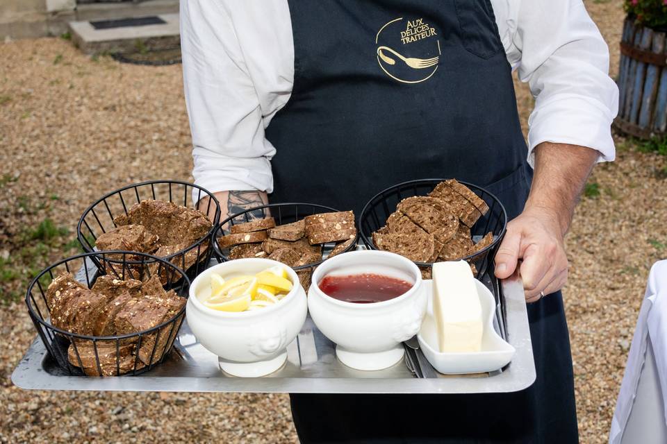 PHOTO_ PLATEAUX DE PAINS ET DE SAUCES