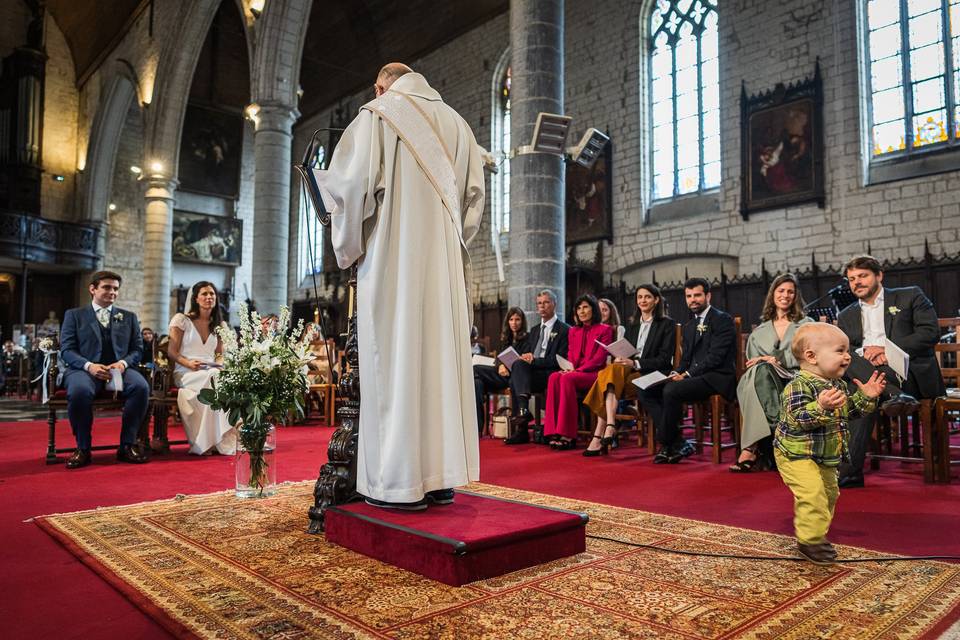 Enfant à l'eglise