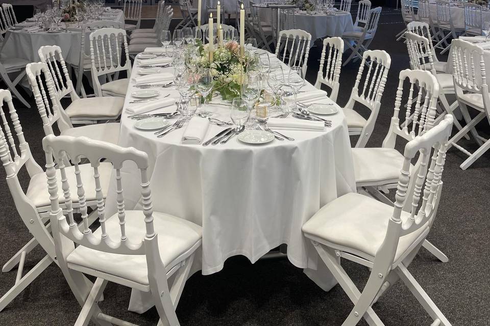 Arrangement de table ovale