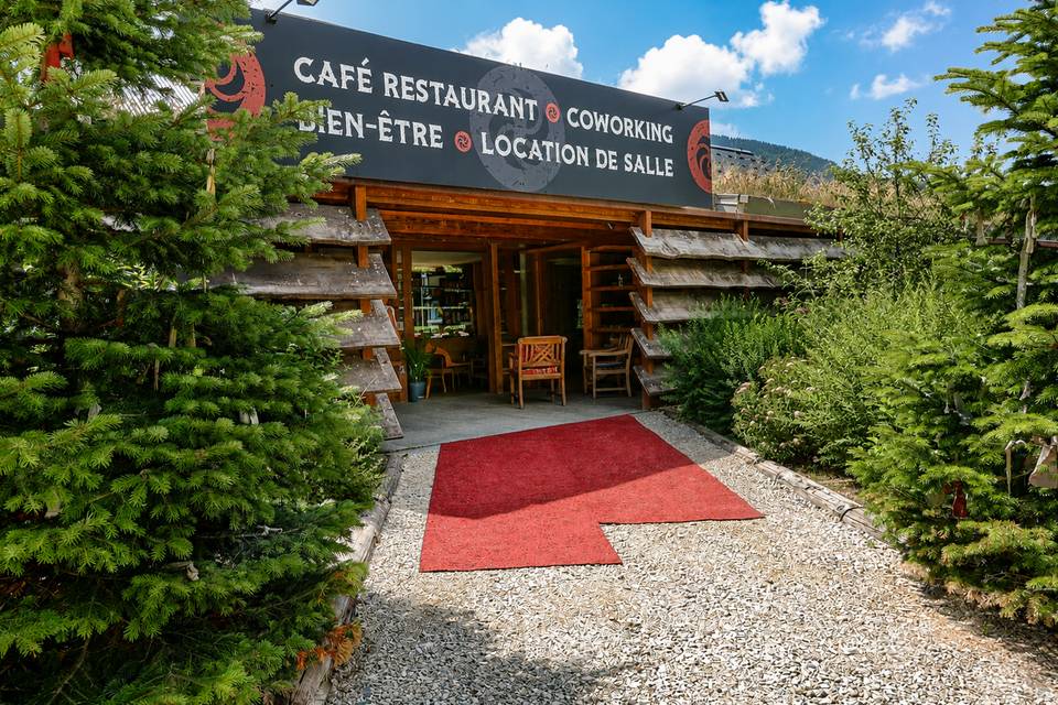 Une entrée avec tapis rouge !