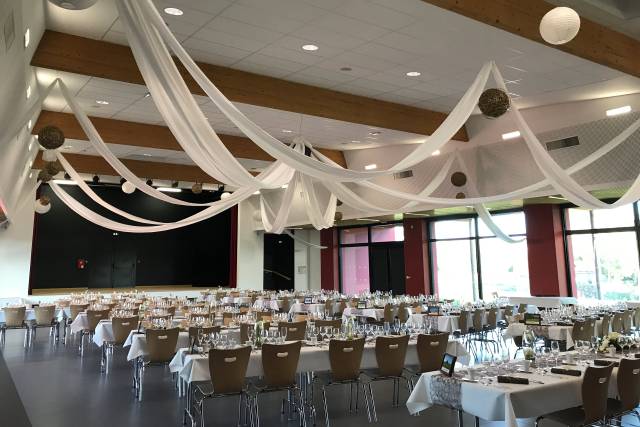 Salle st pierre des echaubrogn