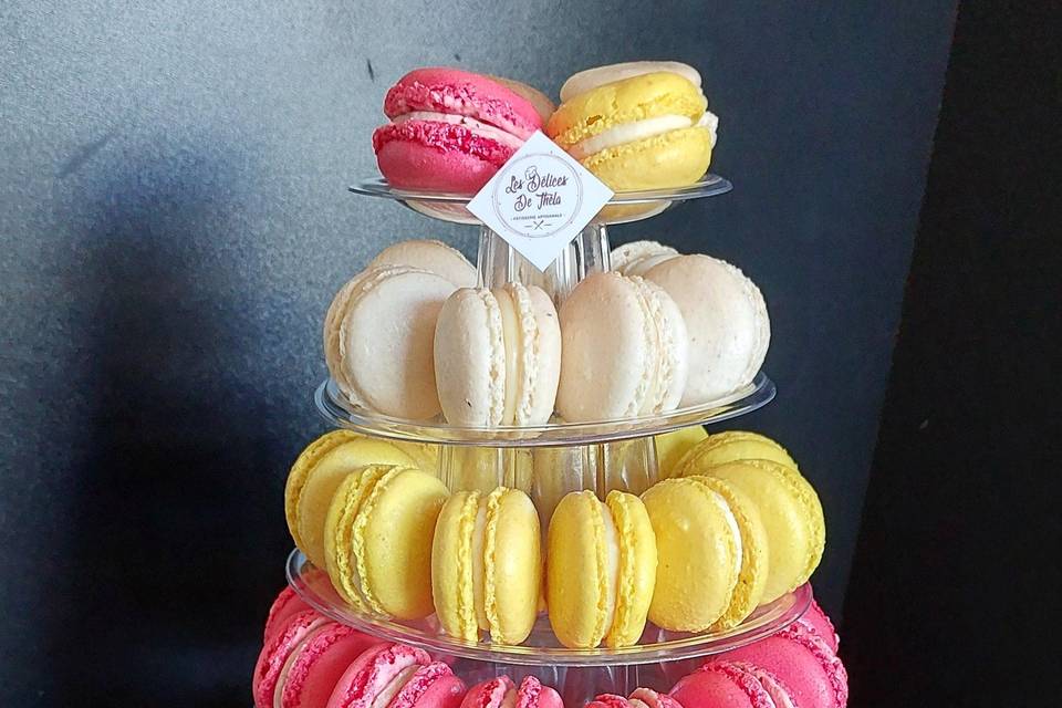 Pièce montée de macarons