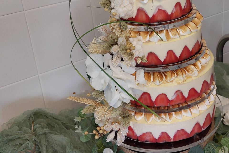 Pièce montée de fraisiers