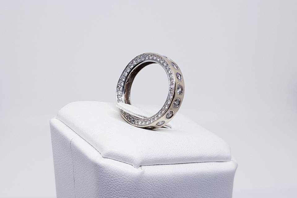 Bague or gris saphir diamant