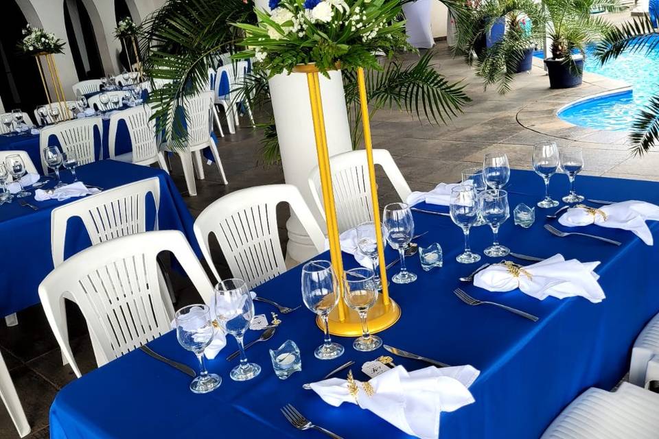 Bleu roi, or et blanc