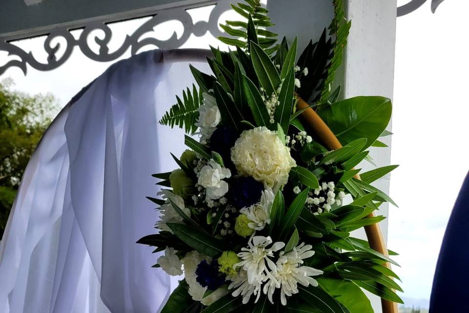 Bleu roi, or et blanc