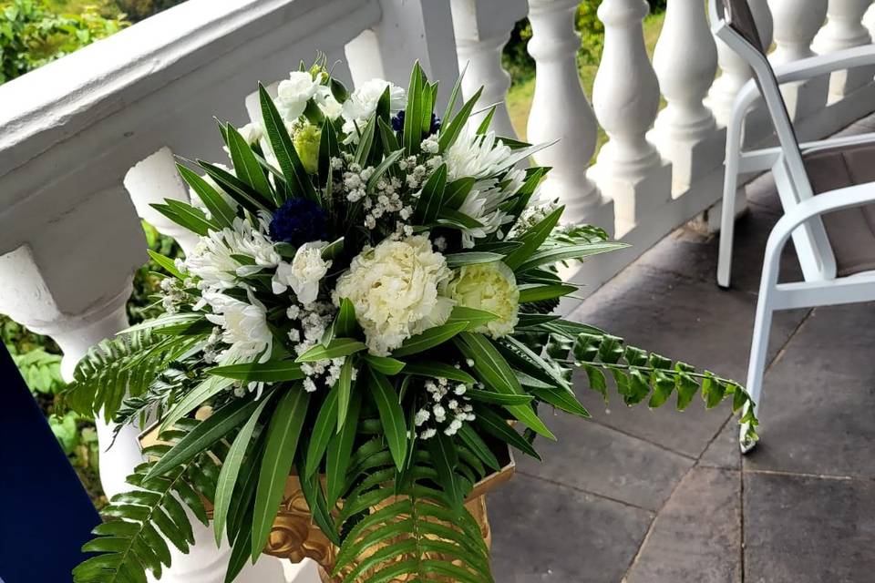 Bleu roi, or et blanc