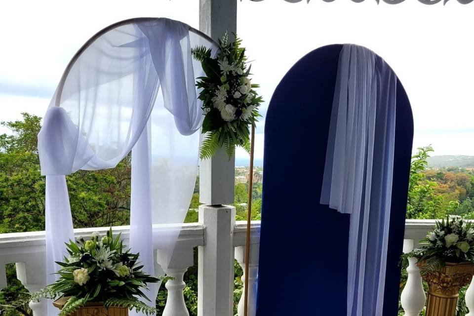 Bleu roi, or et blanc