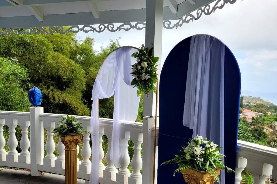 Bleu roi, or et blanc