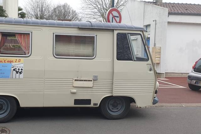 Le peugeot  j7