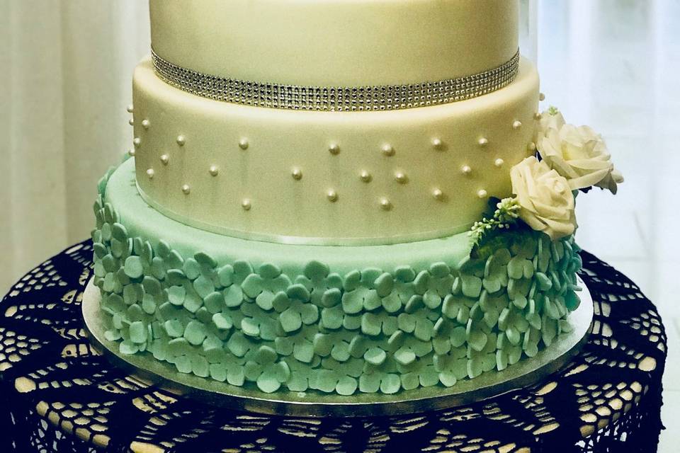 Wedding cake turquoise