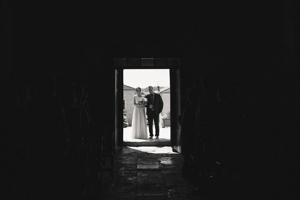 Entrée église père et mariée