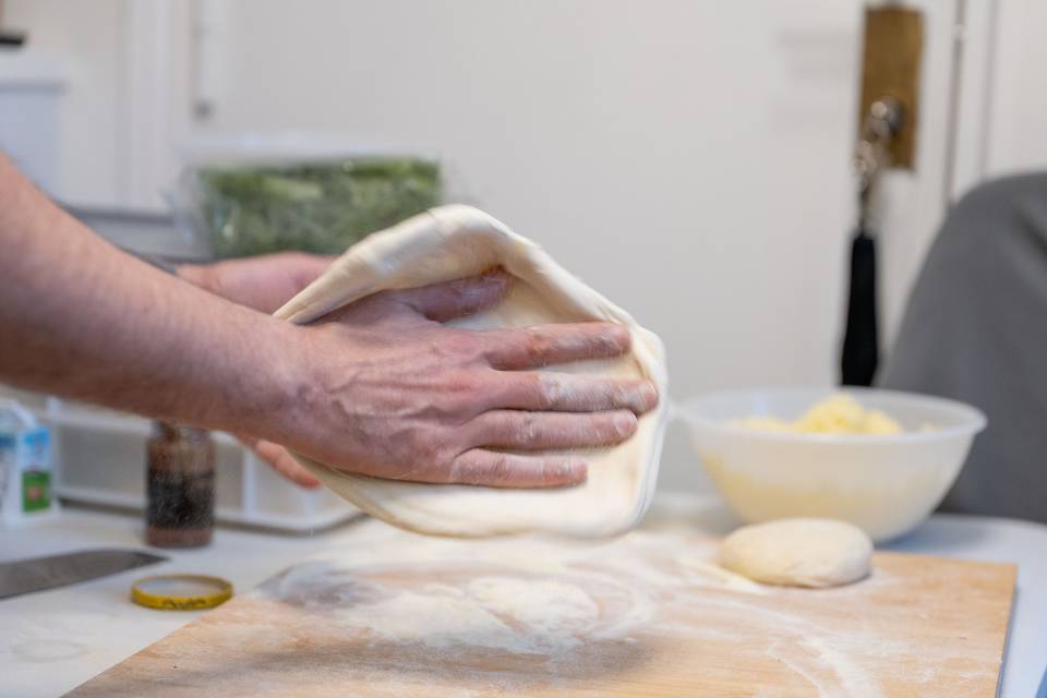 Étalage de la pâte à pizza