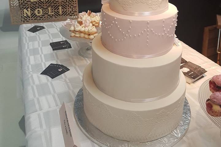 Wedding cake perles & dentelle