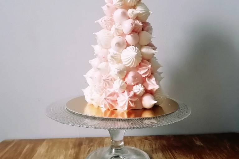 Pièce montée de meringues