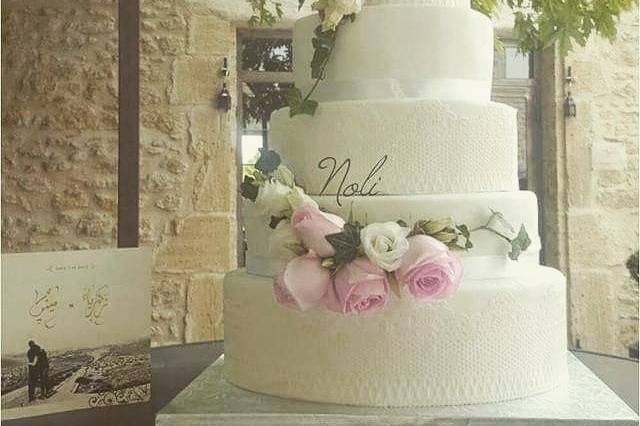 Wedding cake dentelle et fleur