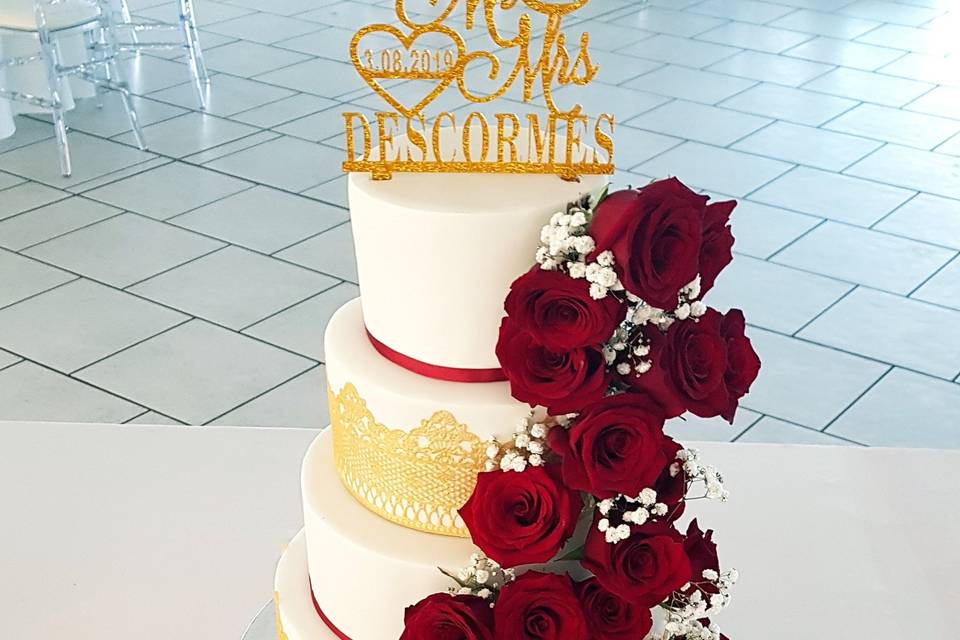 Wedding cake chute de fleurs