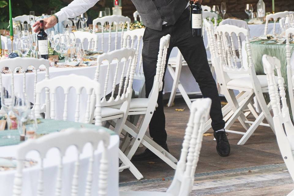 Photo lointaine_ préparation des tables