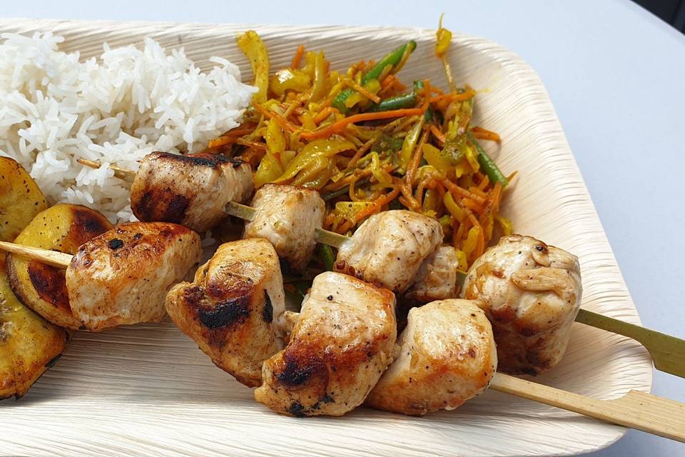 Brochettes de poulet mariné