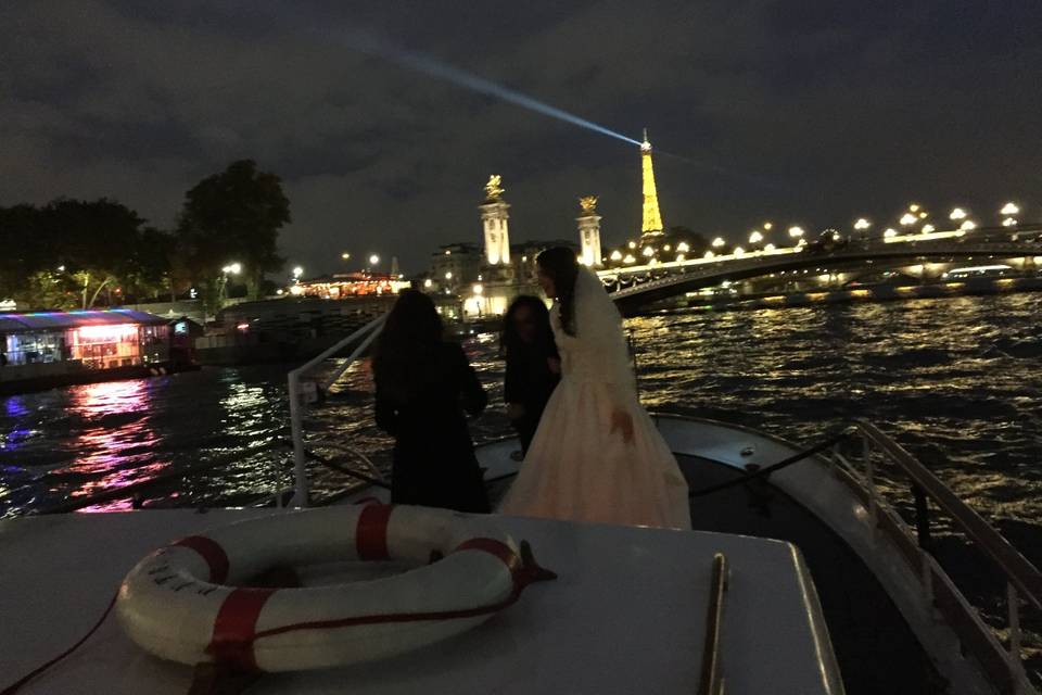 Mariée sur le pont avant